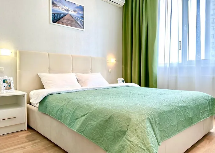 Navit Luxury Apartments With Breakfast Near The Railway Station, The City Center And The Park