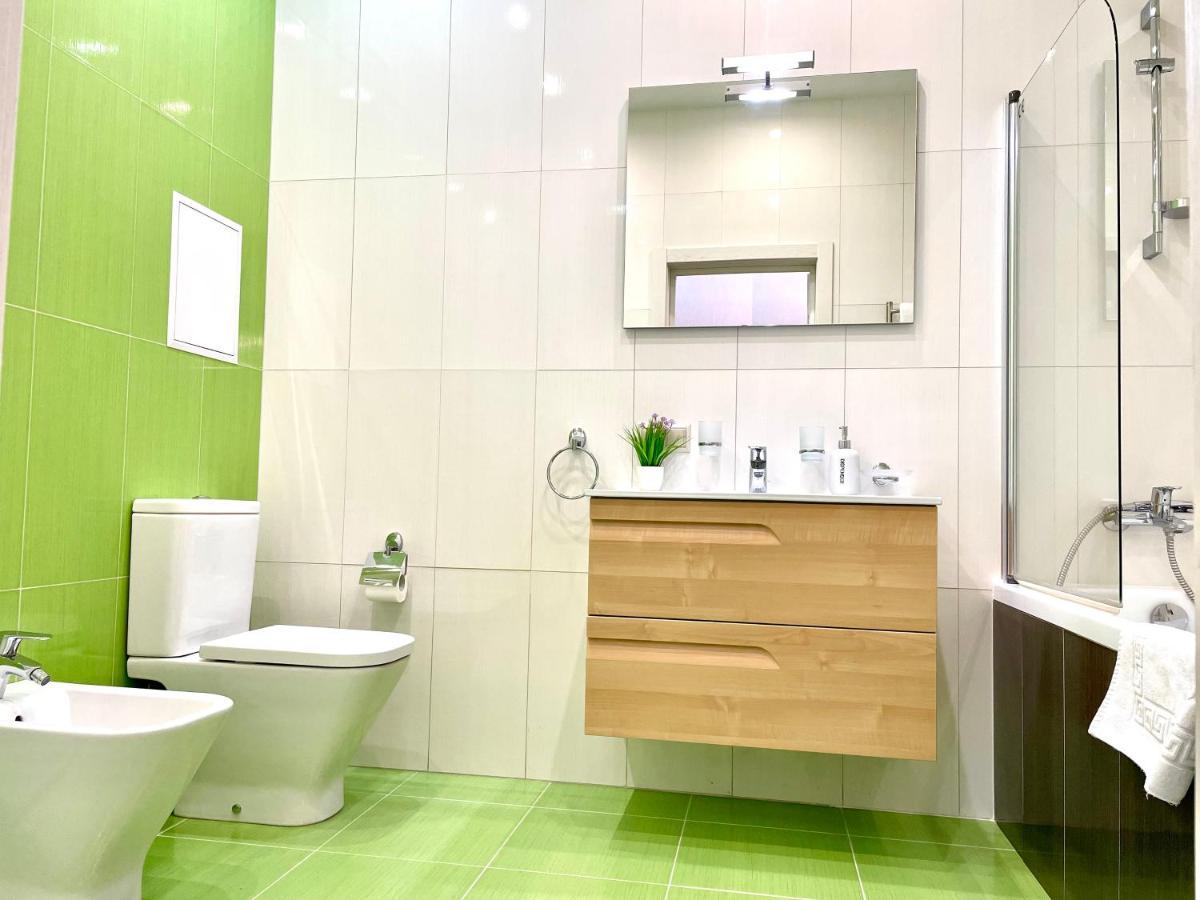 Navit Luxury With Breakfast Near The Railway Station, The Center And The Park Apartment